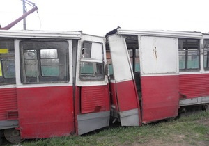 В Мариуполе столкнулись два трамвая: десять пострадавших