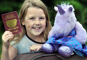 Девочка пересекла турецкую границу по паспорту игрушечного единорога