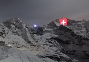 Фотогалерея: Видишь, там на горе. Швейцарские Альпы украсила гигантская световая инсталляция