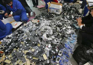 В Китае разработали первый в мире чип с поддержкой четырех SIM-карт