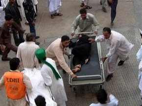 В Пакистане во время раздачи гуманитарной помощи в давке погибли 15 человек