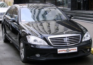 Глава УПЦ МП ездит на Mercedes стоимостью полтора миллиона гривен - журналист
