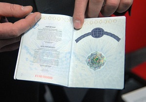 Госмиграции: Менять паспорта на биометрические не обязательно