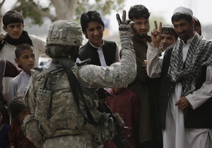 55% афганцев считают, что иностранные военные находятся в их стране ради собственной выгоды