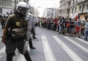 В Афинах забастовка против антикризисных реформ закончилась столкновением с полицией