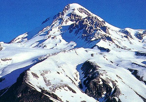 Две японских пенсионерки покорили одну из высочайших гор Кавказа