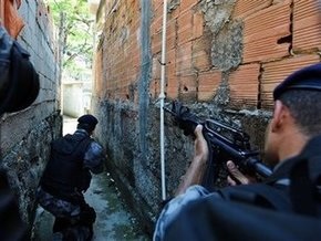 Жертвами войны наркоторговцев с полиций Рио-де-Жанейро стали 16 человек