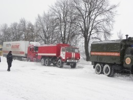 непогода в Украине - В Украине к ликвидации последствий снегопадов привлечены привлечены 15000 человек и почти 3,5 тыс единиц техники