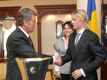 Спустя шесть дней Ющенко поздравил Тимощука с завоеванием кубка