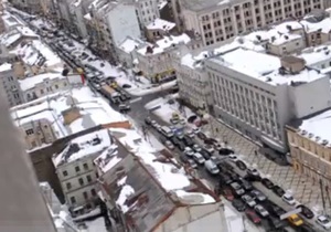 Уступи дорогу. Гаишники создали масштабную пробку в центре Киева, перекрыв проспект для кортежа