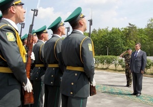 Янукович предлагает сократить численность армии