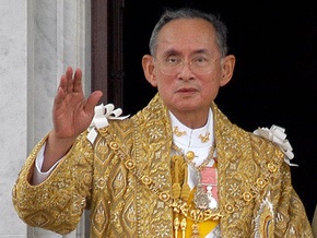 Король Таиланда пошел на поправку