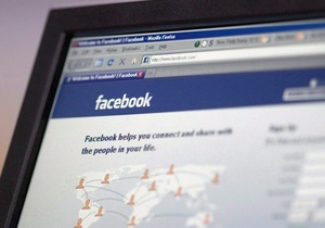 Атака на Facebook: на страницах пользователей появились оскорбления и порнография