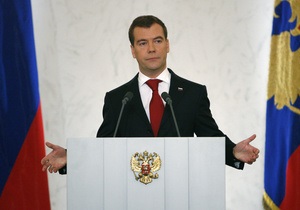Медведев призвал не драматизировать ситуацию с отъездом молодых ученых за рубеж