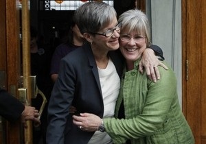 Федеральный суд США приказал восстановить в должности уволенную медсестру-лесбиянку