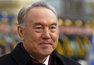 Парламент Казахстана наделил Назарбаева званием Народный герой