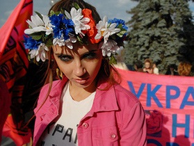 Активистки FEMEN разденутся у стен посольства РФ в Киеве