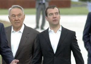 Медведев поздравил Назарбаева с юбилеем на казахском языке