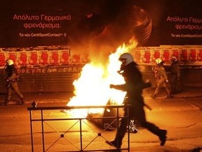 В Афинах неизвестные подожгли ряд офисов правящей и оппозиционных партий Греции