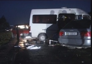 Во Львовской области в ДТП попал микроавтобус с заробитчанами, один погиб