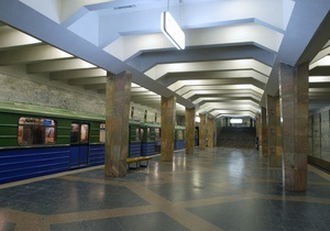 В харьковском метро из-за женского каблука остановились поезда