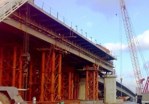 Строительство Дарницкого моста в Киеве: в апреле откроют движение с правого берега на левый