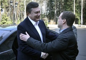 Ъ: Виктор Янукович совместил частное с общим