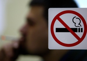 Янукович подписал закон о запрете употребления, продажи и рекламы табака на стадионах Евро-2012