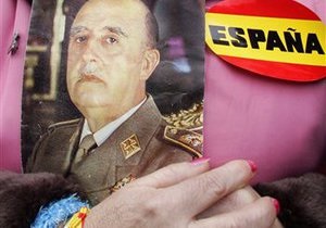Власти Испании оставили вопрос перезахоронения Франко своим преемникам