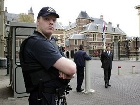 Полиция Амстердама арестовала семерых подозреваемых в подготовке терактов