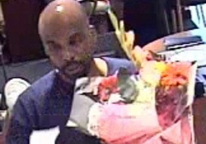 Мужчина ограбил нью-йоркский банк, вооружившись букетом цветов и запиской