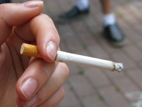 В России почти вдвое сократилось число курящих подростков