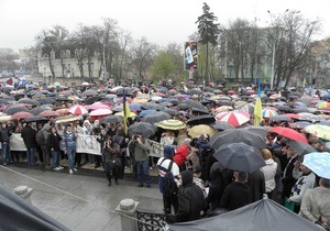 Несколько сотен киевлян также собрались на акцию в защиту Андреевского спуска