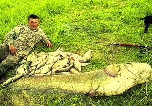На Волыни пойман 48-килограммовый сом размером с человека
