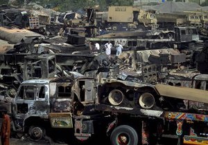 Талибы обстреляли и подожгли грузовики НАТО в пригороде Исламабада