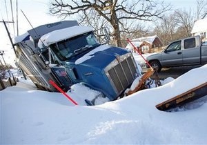 В США снегопады привели к транспортному коллапсу