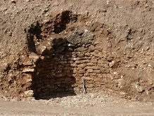 В Греции раскопали древнюю гробницу