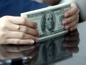 Доллар продолжает дешеветь на межбанке