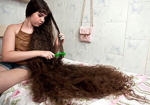 12-летняя бразильянка впервые остригла волосы и купила родителям дом