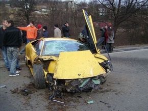 СМИ: Под Ужгородом сын главы КС разбил свой Lamborghini