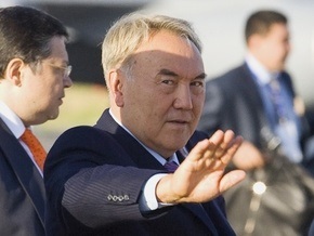 Правящая партия Казахстана предложила сделать Назарбаева пожизненным президентом