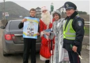 На донецких дорогах провели акцию Дед Мороз в погонах