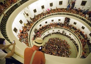 Техас принял закон, ограничивающий аборты