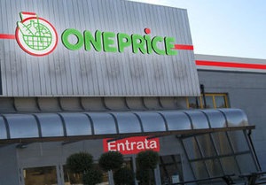 Итальянцам предложили выиграть в лотерею работу в супермаркете