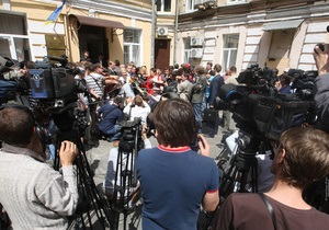 Бойцы Беркута в Печерском суде применили силу к журналистам и нардепам