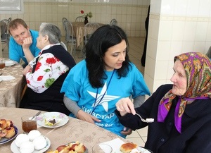  Киевстар  посещает одиноких стариков по всей стране и поздравляет ветеранов