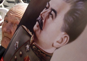 На открытии памятника Сталину в Запорожье ветераны избили журналиста