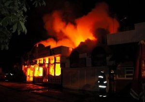 Сегодня ночью в Киеве на одном из рынков произошел крупный пожар