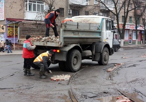 Укравтодор намерен завершить ямочный ремонт украинских дорог до 1 мая