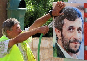 Иранские консерваторы обвинили Ахмадинеджада в  сексуальной провокации 